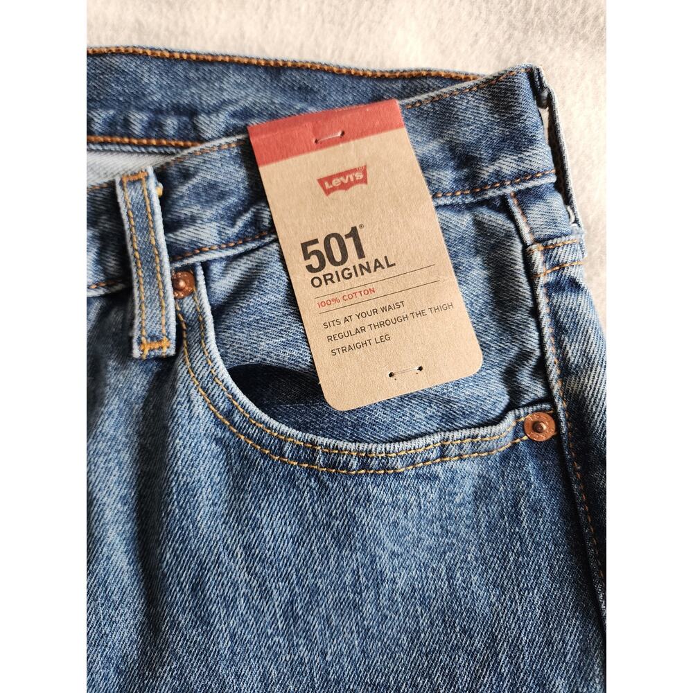 Levi's 501 Original 30x32 NWT Straight Leg Jeans Medium Wash Western Workwear - Picture 3 of 8